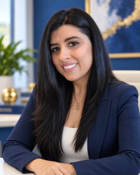 Yoly, Insurance Agent